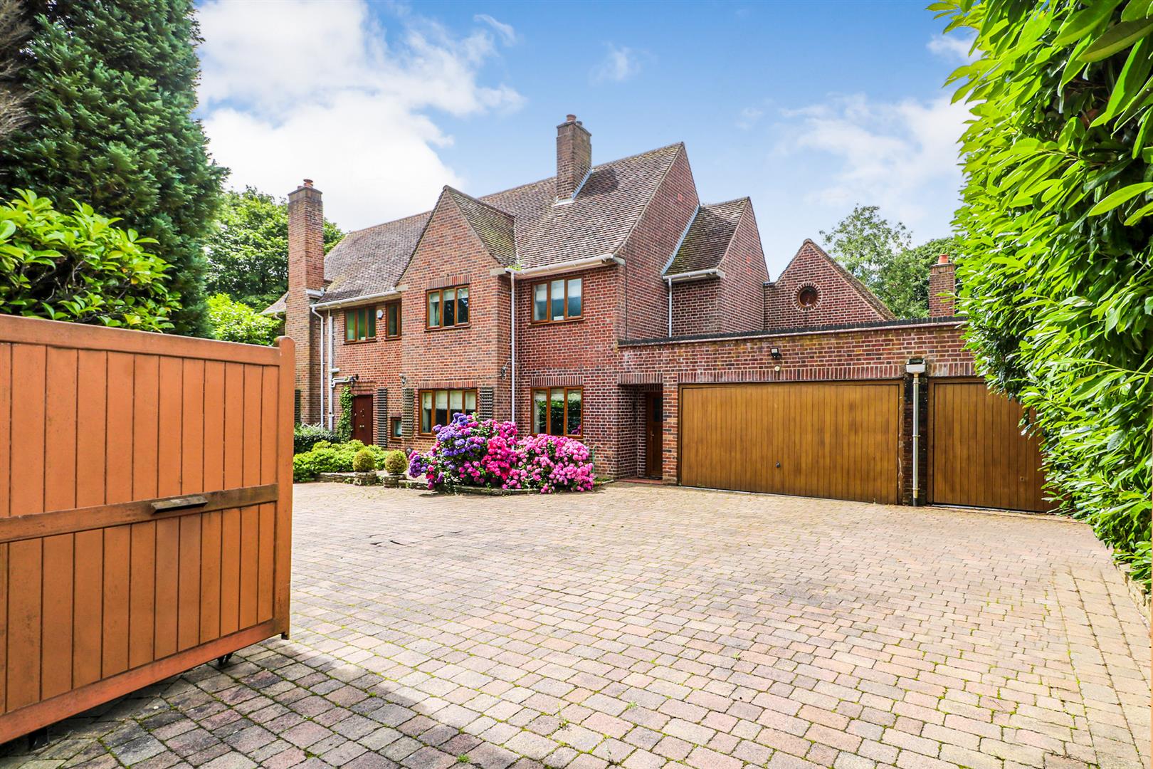 1 Newick Avenue, Sutton Coldfield, B74 3DA Aston Knowles